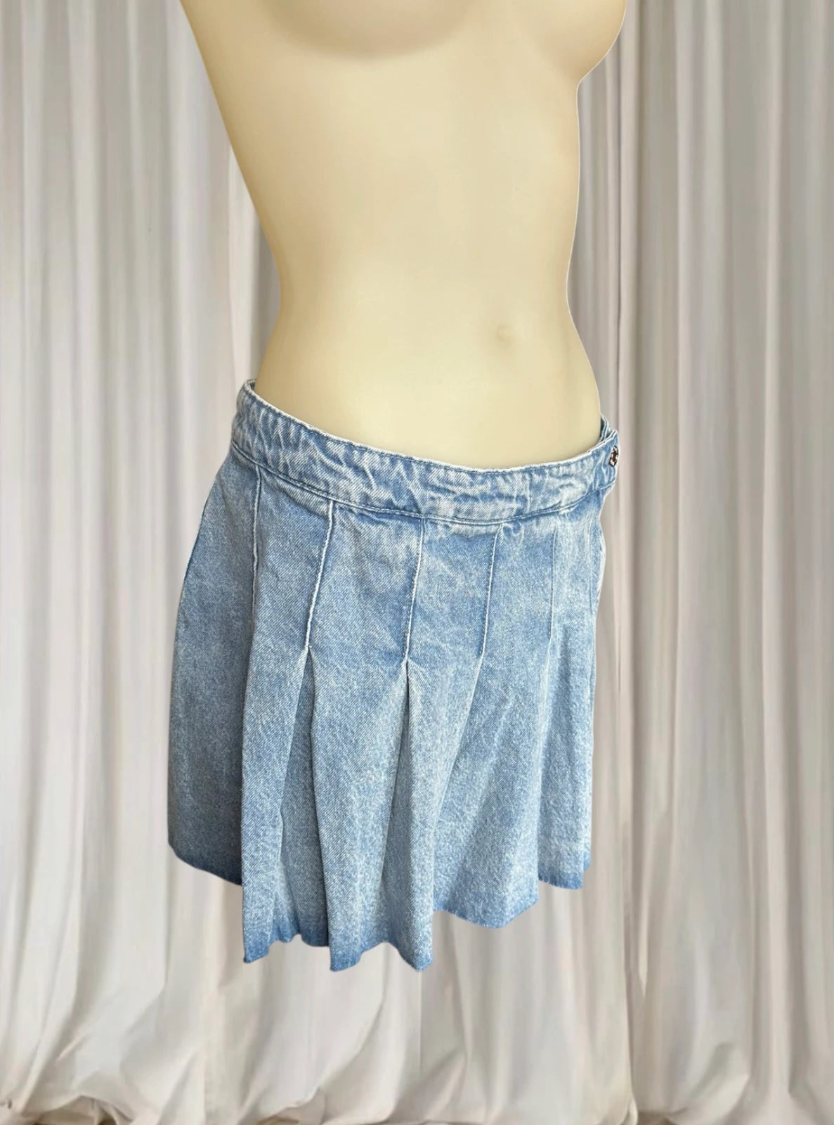 Zara Pleated Y2k Mini Skirt - Acid Wash Denim Finish Large BNWT - Image 4