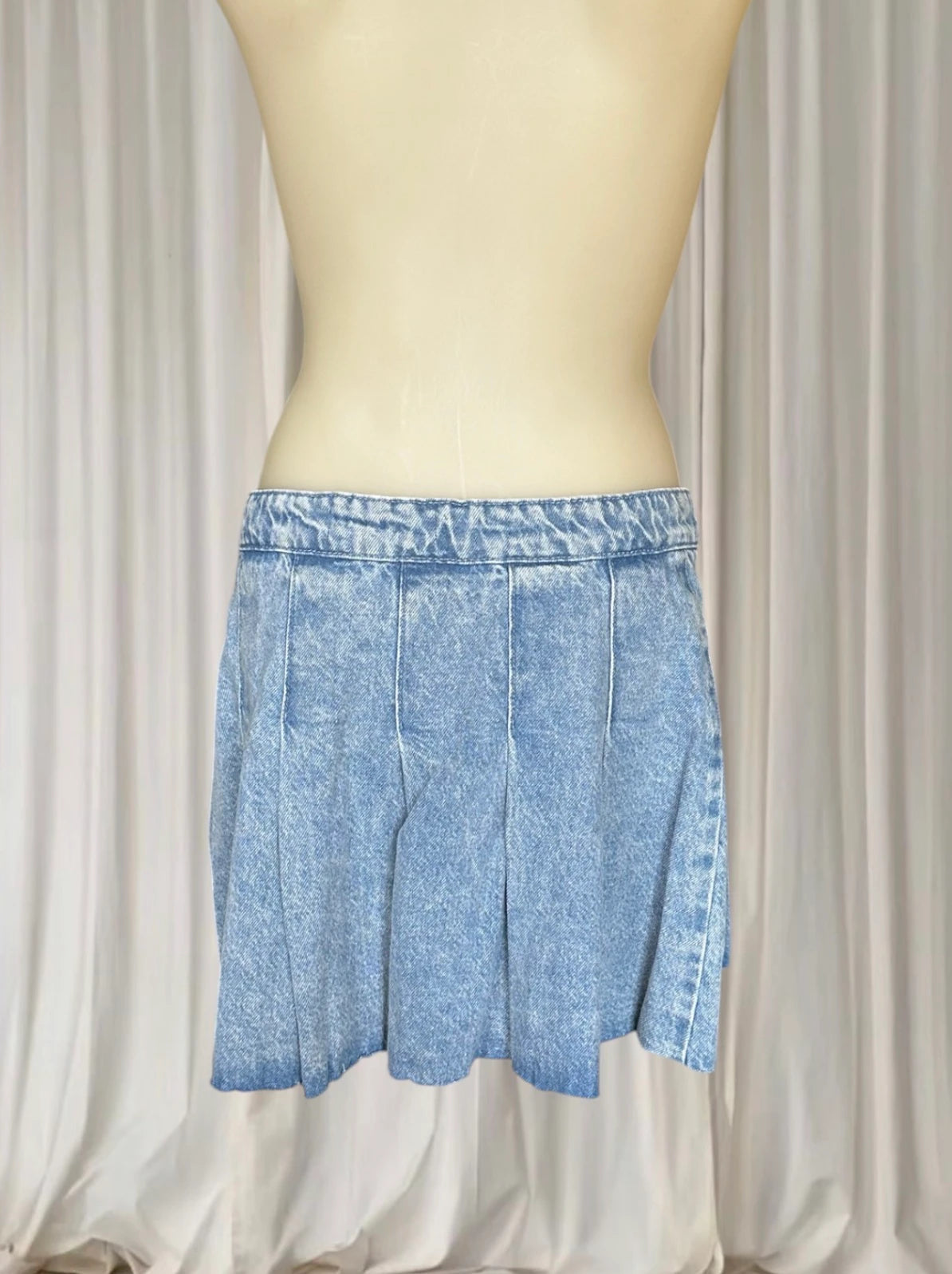 Denim Mini Skirt Y2k Vibe - Acid Wash Pleated Silhouette Size L - Image 5
