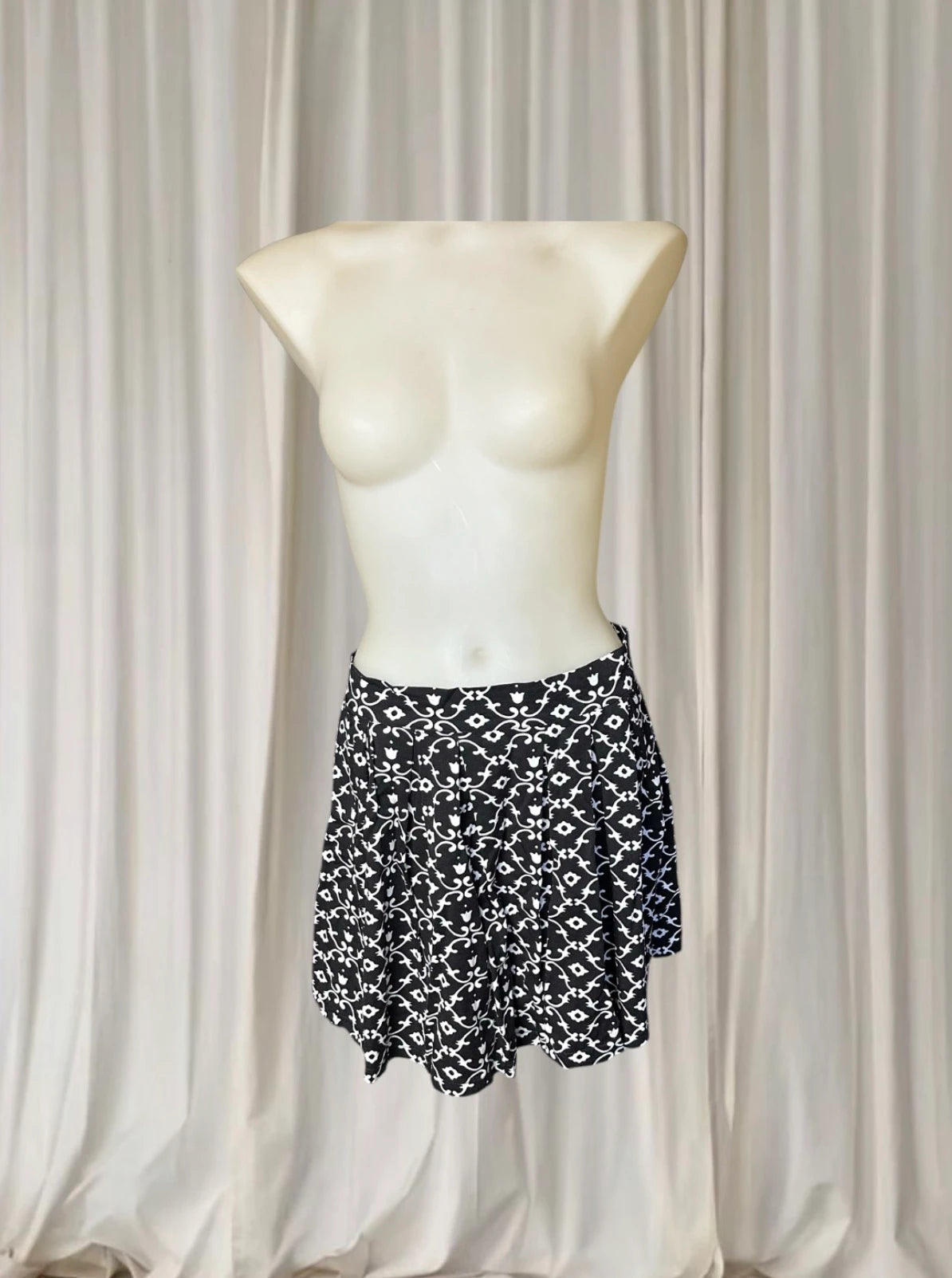 Floral Pleated Mini Skirt - Dotti Classic Black and White Pattern M - Image 1