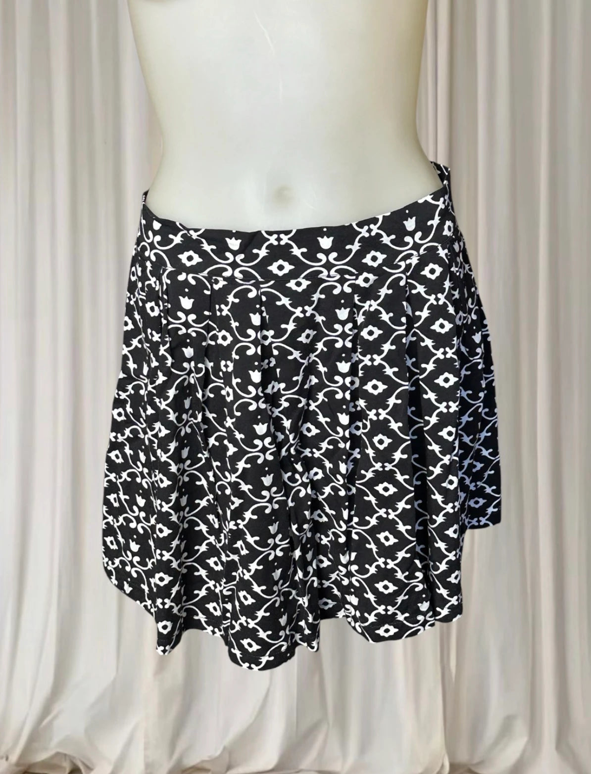 Floral Pleated Mini Skirt - Dotti Classic Black and White Pattern M - Image 2
