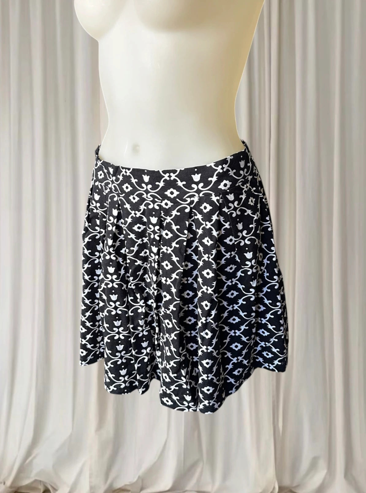 Floral Pleated Mini Skirt - Dotti Classic Black and White Pattern M - Image 3