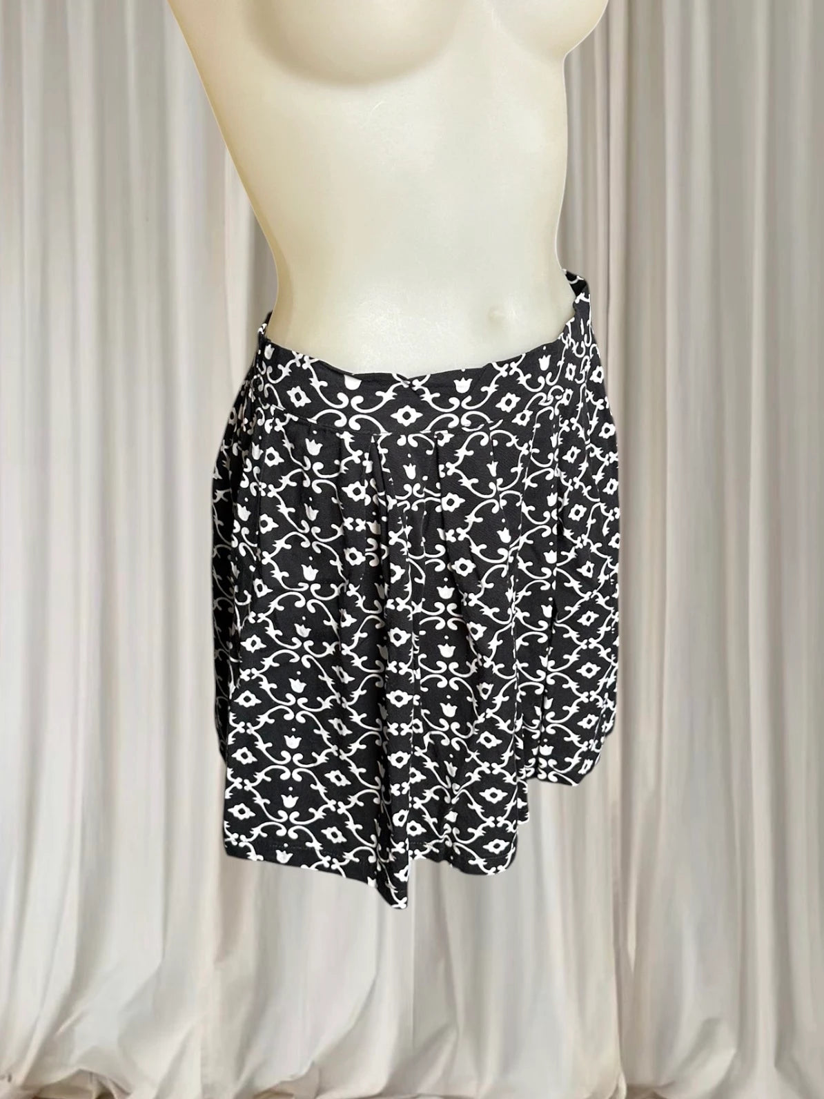 Floral Pleated Mini Skirt - Dotti Classic Black and White Pattern M - Image 4
