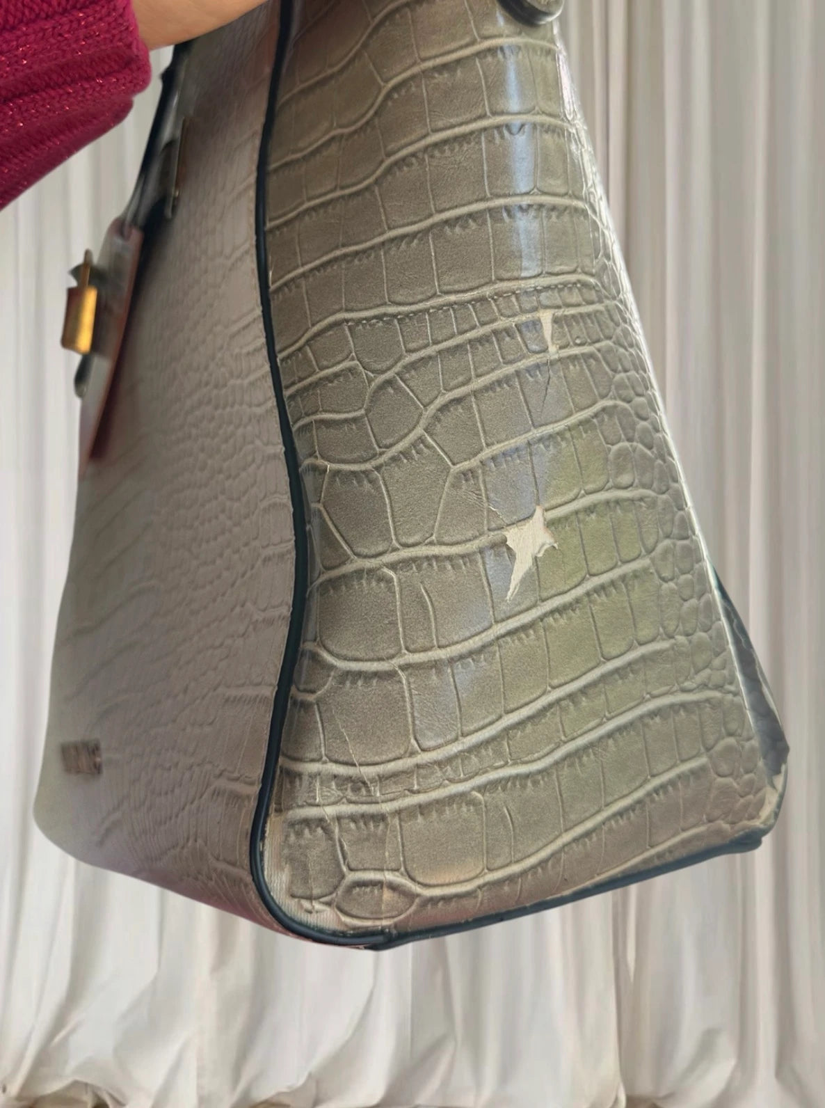 VALENTINO Handbags Y2K Crocodile-Effect Handbag - Elegant Beige Carryall - Image 7