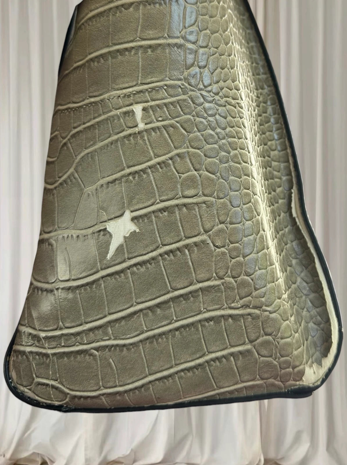 VALENTINO Handbags Y2K Crocodile-Effect Handbag - Elegant Beige Carryall - Image 8