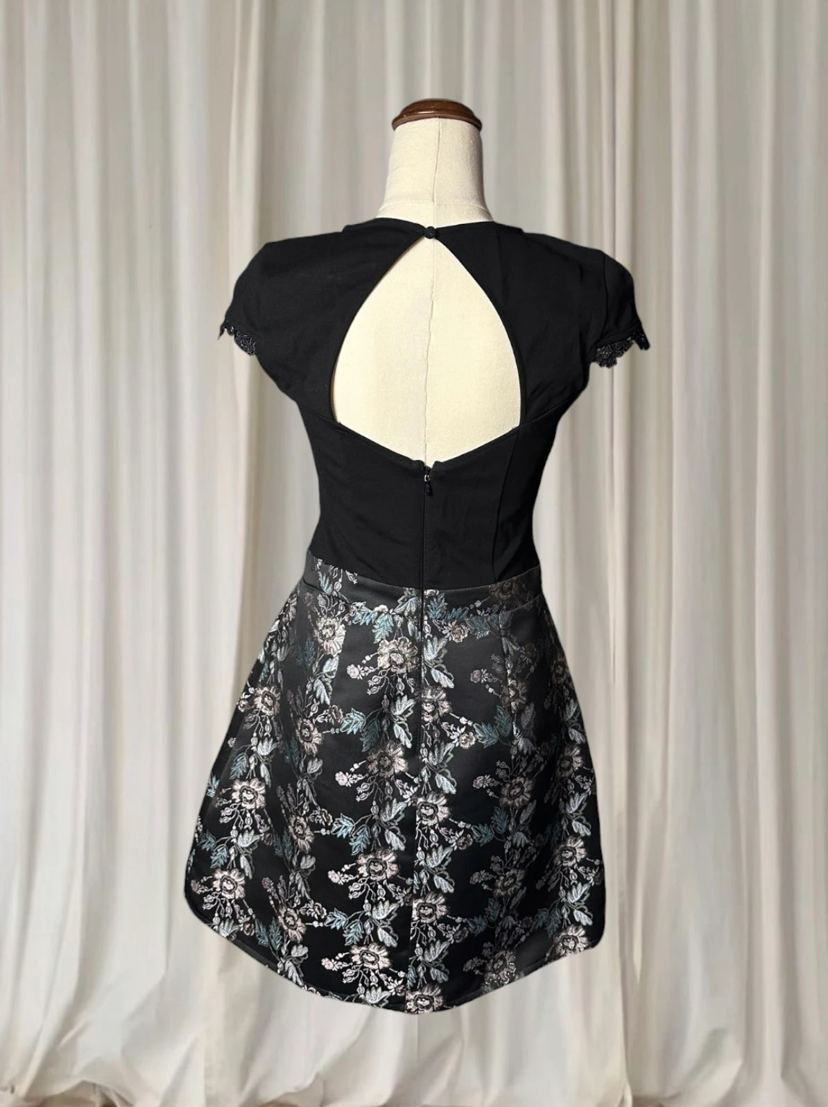 Lipsy London Floral Jacquard Skater Dress - Fit-and-Flare Mini UK10 - Image 4