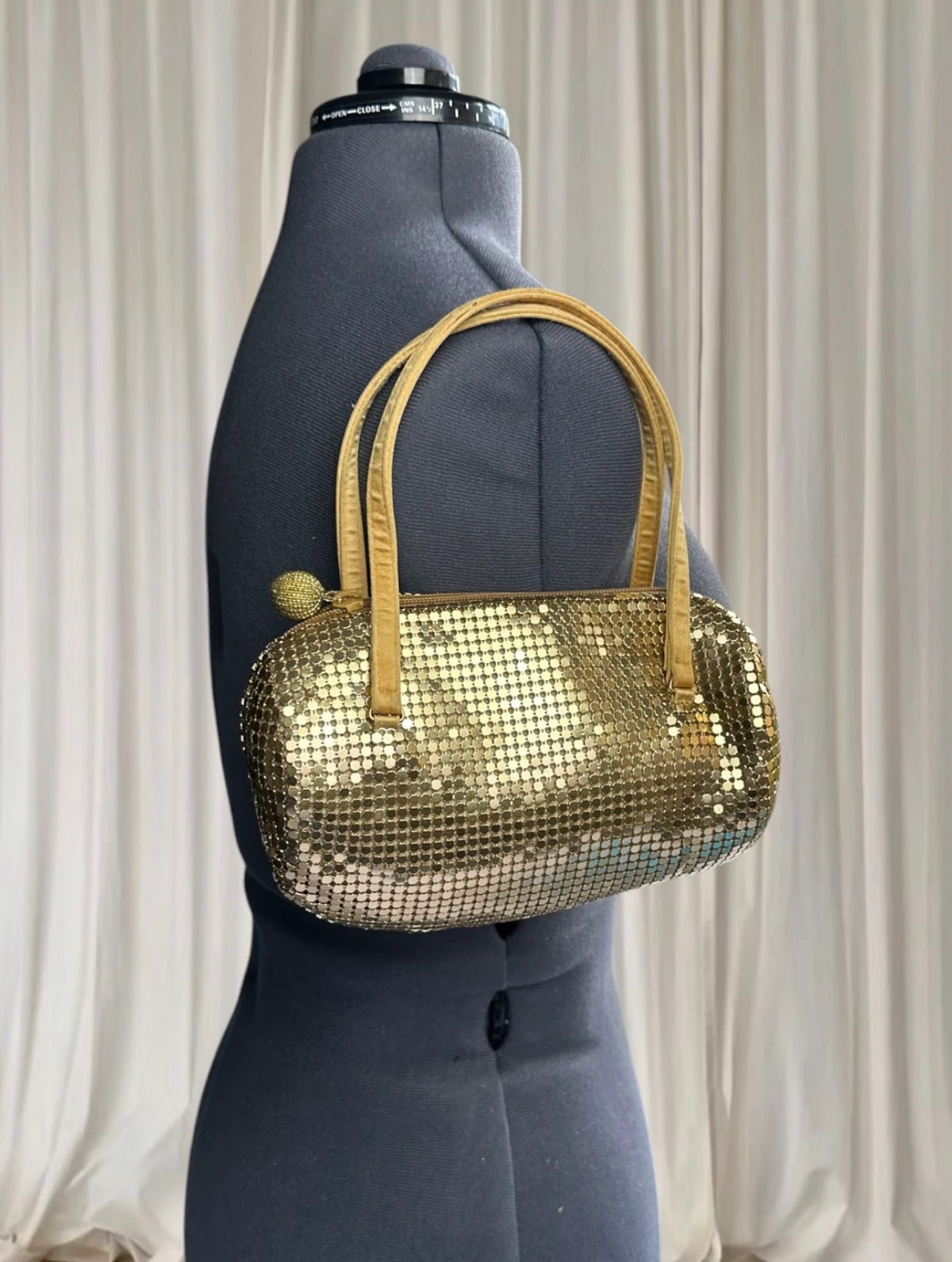 Vintage Jane Shilton 80s Gold Mesh Barrel Handbag - Elegant Evening Purse - Image 4