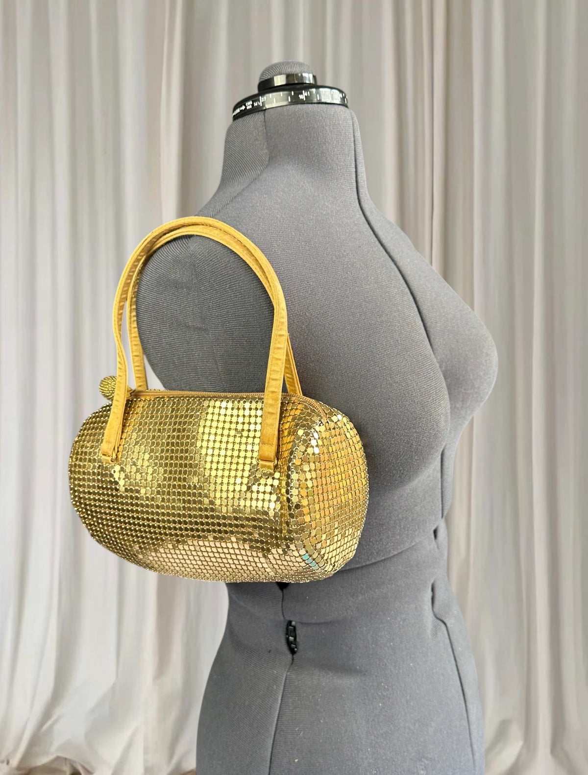 Vintage Jane Shilton 80s Gold Mesh Barrel Handbag - Elegant Evening Purse - Image 2