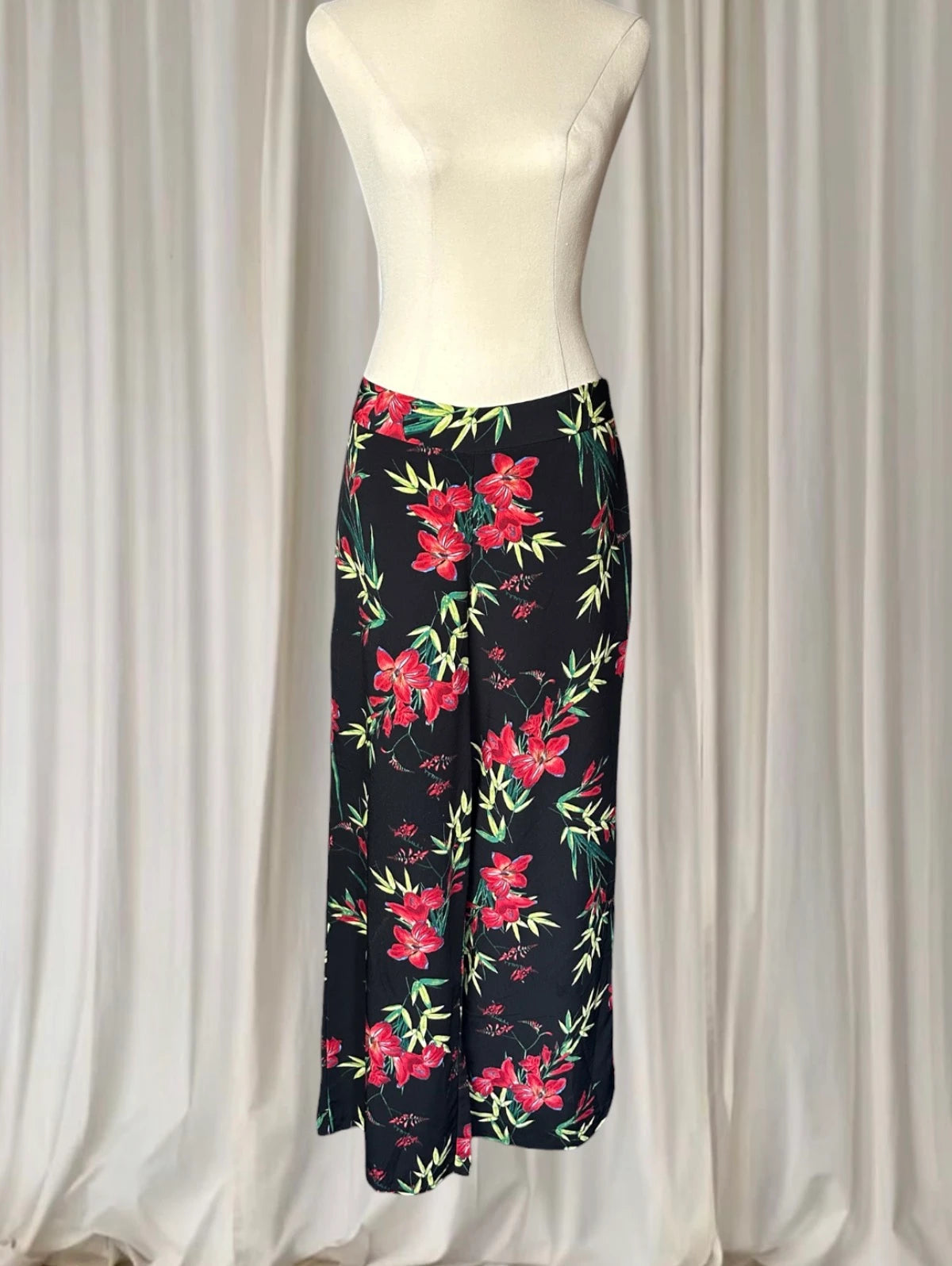 Preview Wide Leg Trousers - Relaxed Black Floral Print Women's AU 10 - Image 1