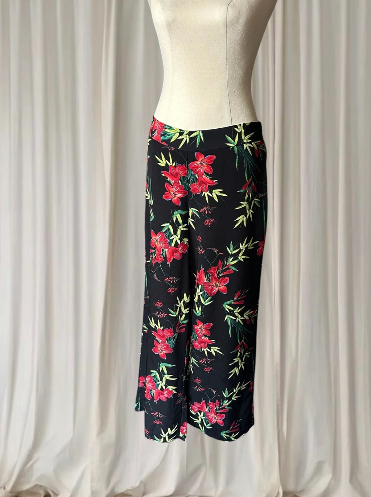Preview Wide Leg Trousers - Relaxed Black Floral Print Women's AU 10 - Image 4