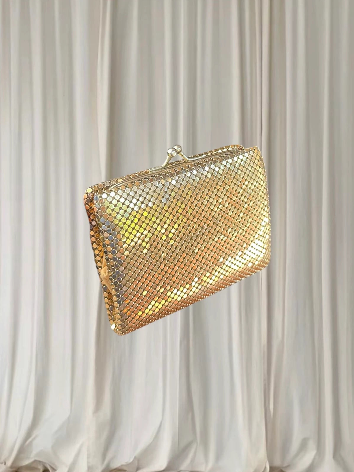 Vintage Lifinia Sydney 70s Gold Metal Mesh Clutch Bag - Glomesh Style - Image 1