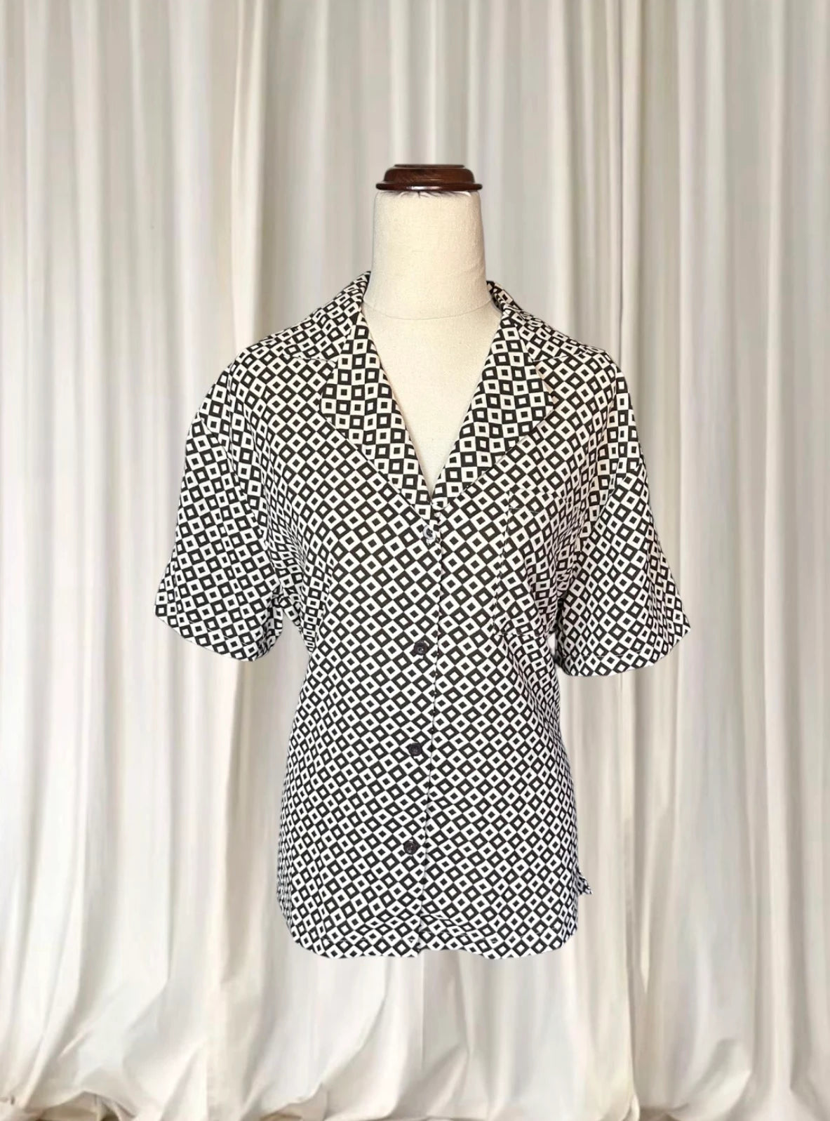 Geometric Print Short Sleeve Button-Down Shirt - Unisex Large - Image 1