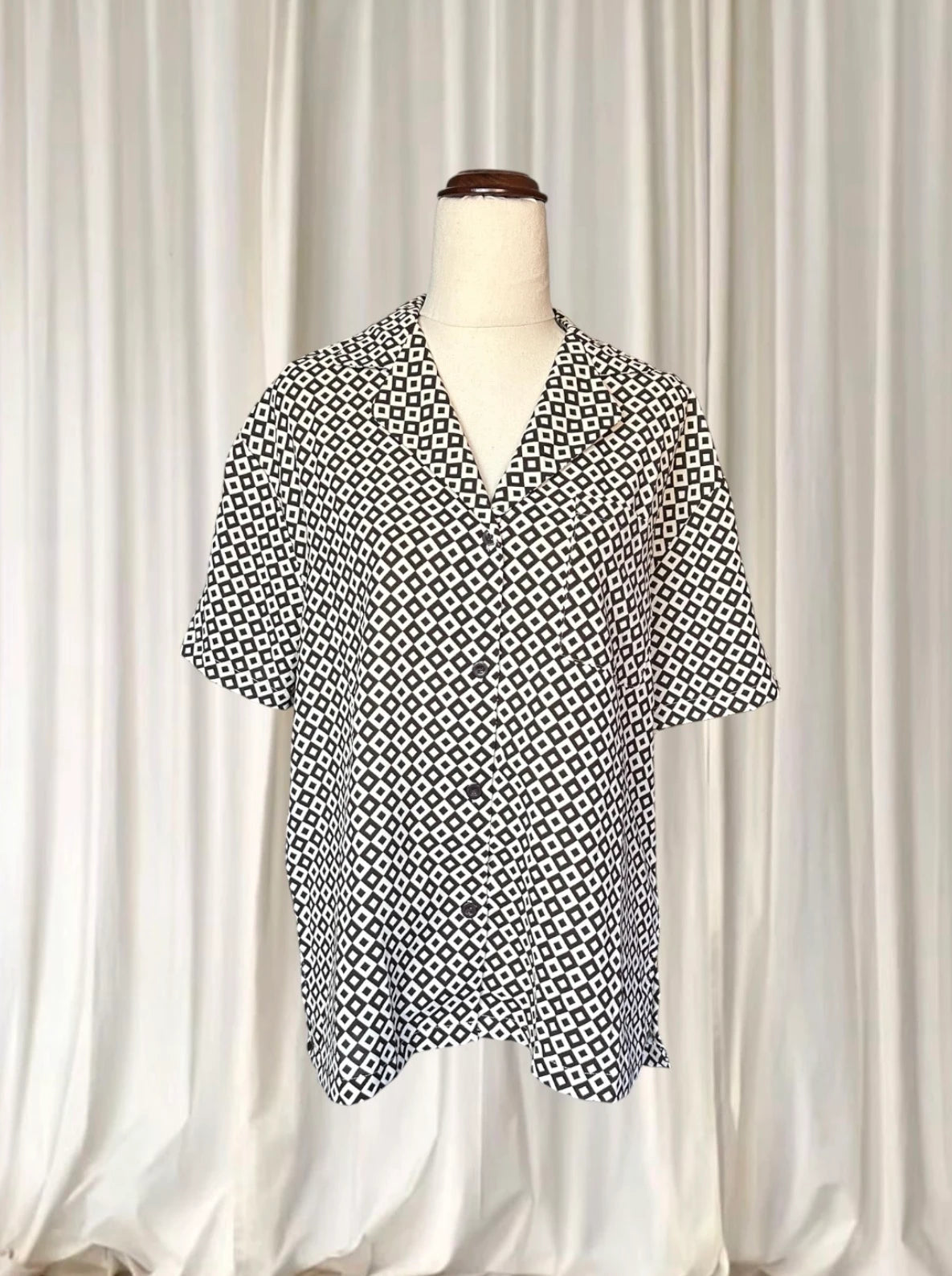Geometric Print Short Sleeve Button-Down Shirt - Unisex Large - Image 2