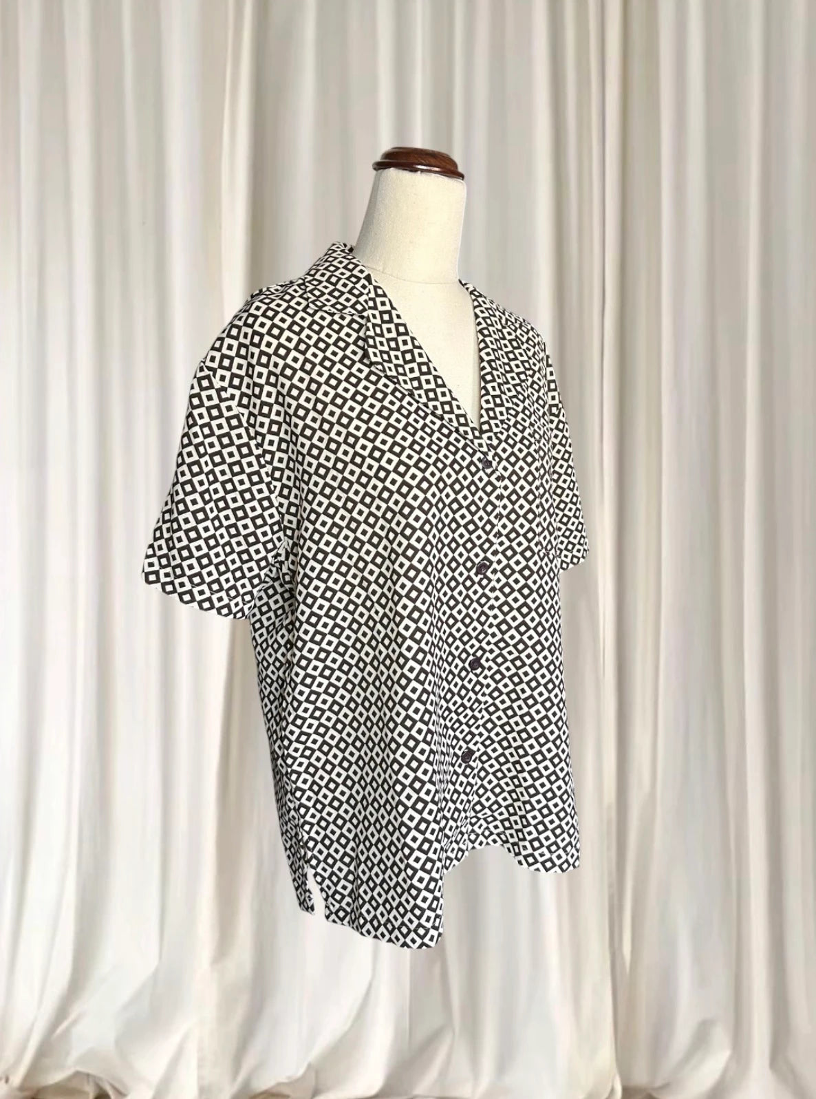Geometric Print Short Sleeve Button-Down Shirt - Unisex Large - Image 3