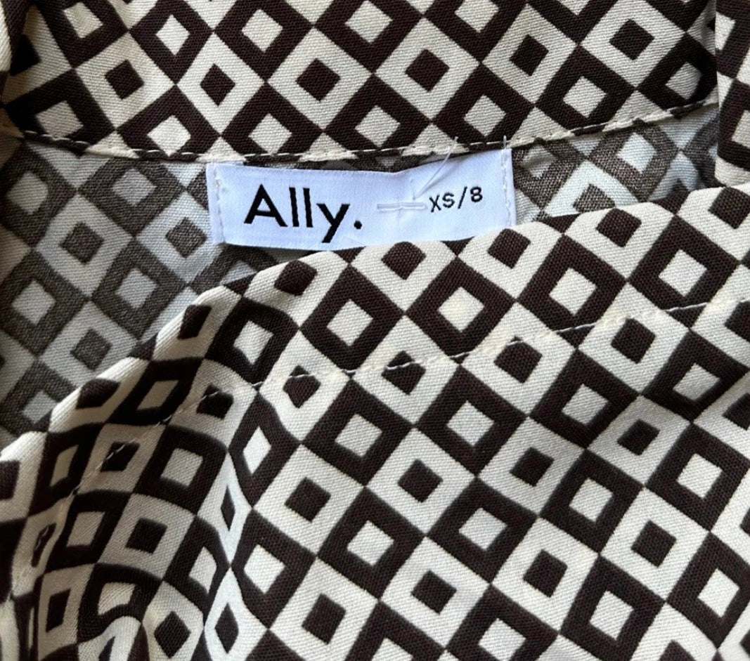 Geometric Print Short Sleeve Button-Down Shirt - Unisex Large - Image 5