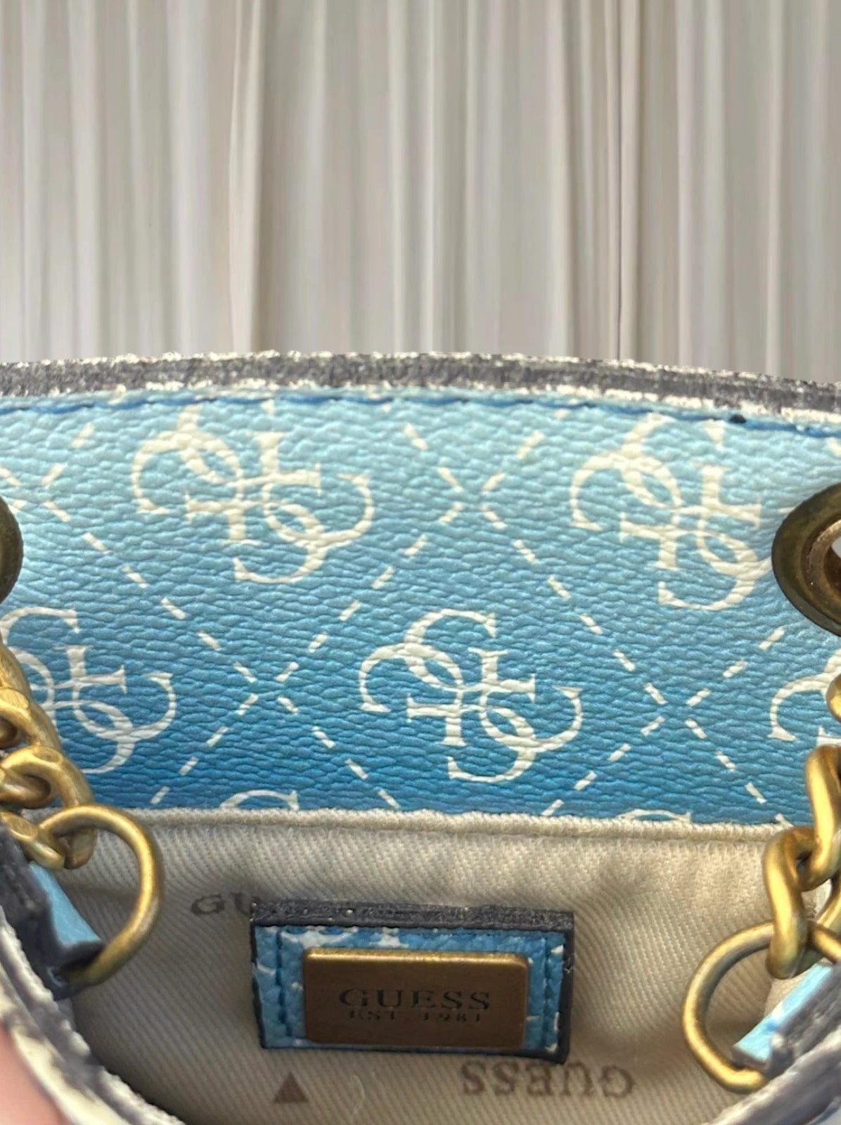 Guess Noelle Flap Chit Chat Crossbody Phone Bag Blue White Ombre Monogram - Image 5