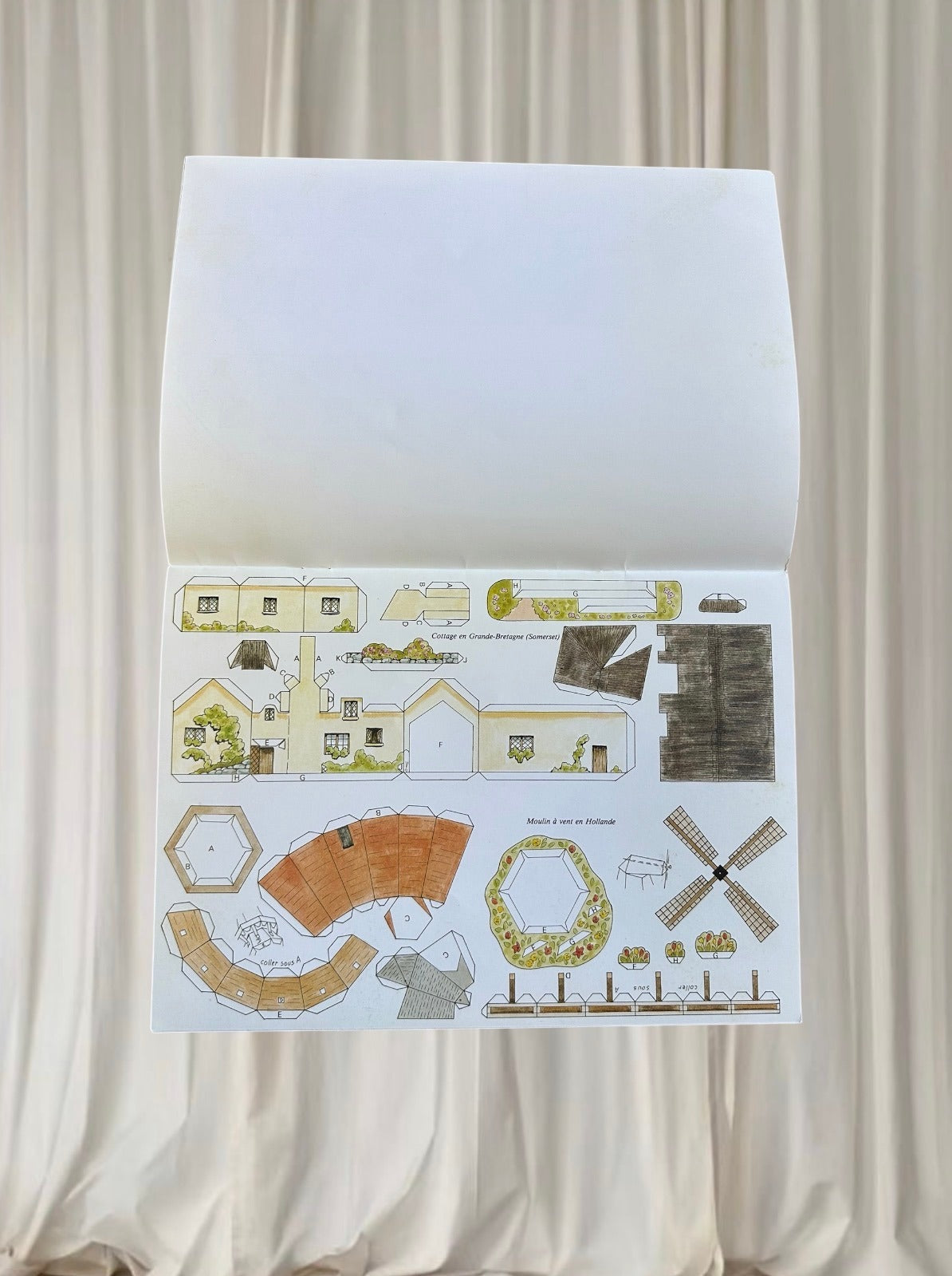 Éditions Pascaline Paper Craft Book - 10 Maisons Du Monde Vintage Architecture - Image 3