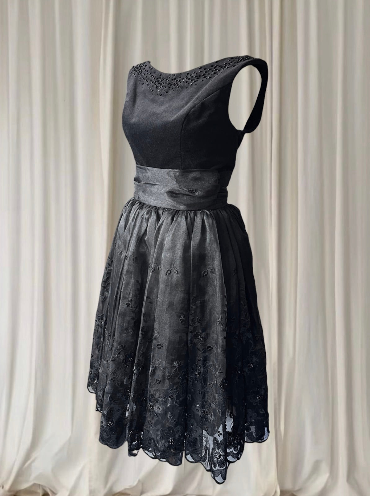 1960s Jacqueline Hogan Velvet Cocktail Dress - Vintage Black Beaded XS - Image 4