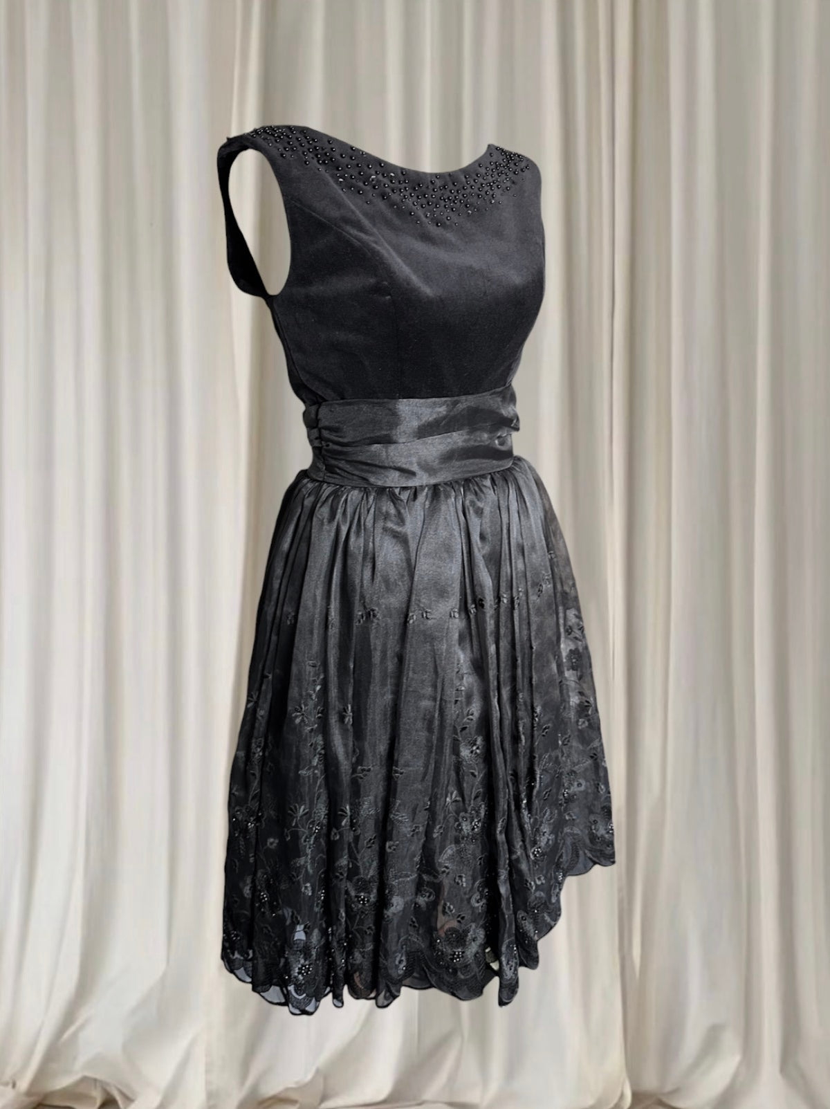 1960s Jacqueline Hogan Velvet Cocktail Dress - Vintage Black Beaded XS - Image 5