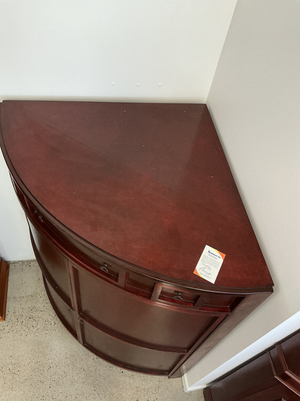 Corner storage unit