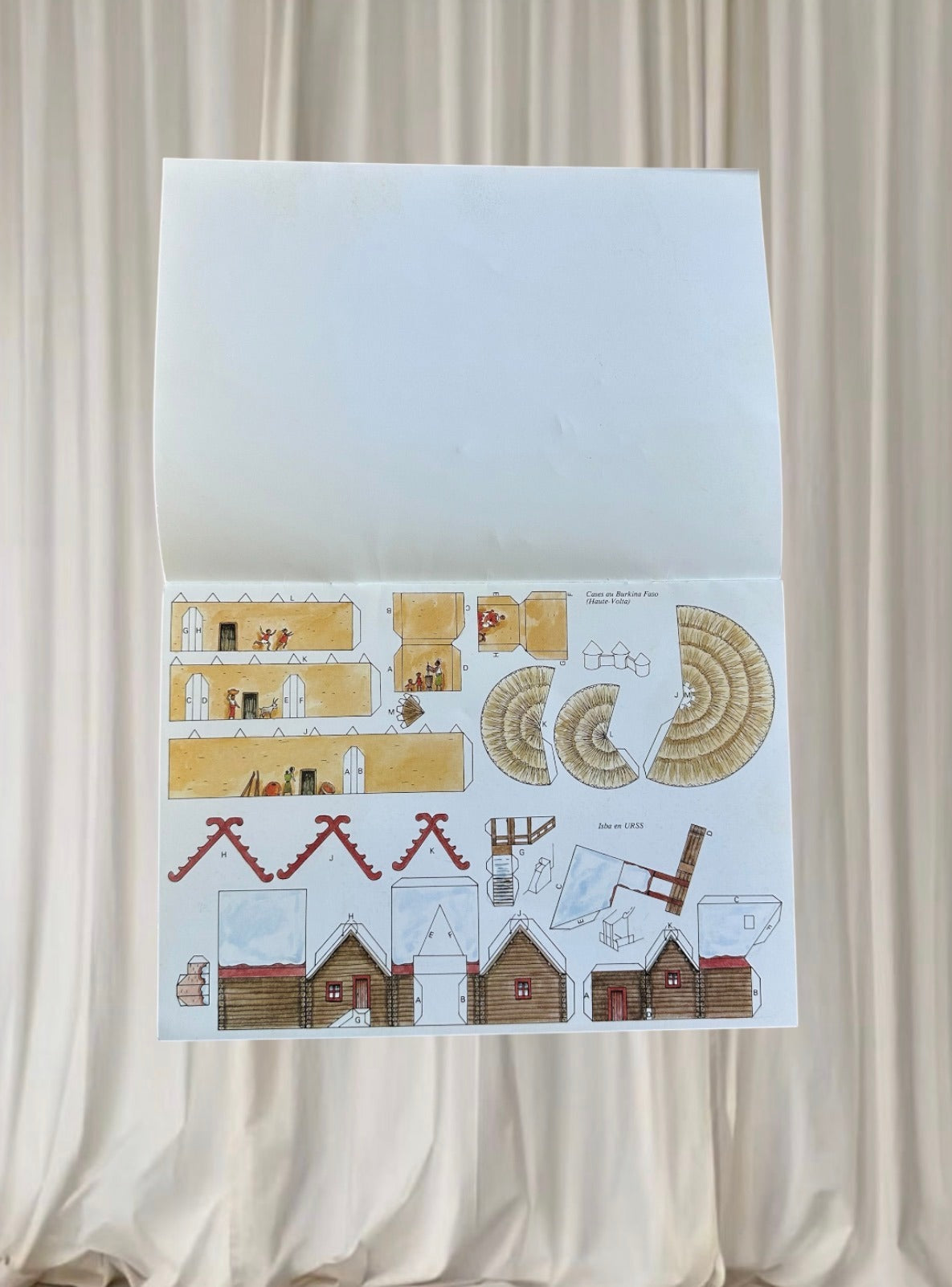 Éditions Pascaline Paper Craft Book - 10 Maisons Du Monde Vintage Architecture - Image 5