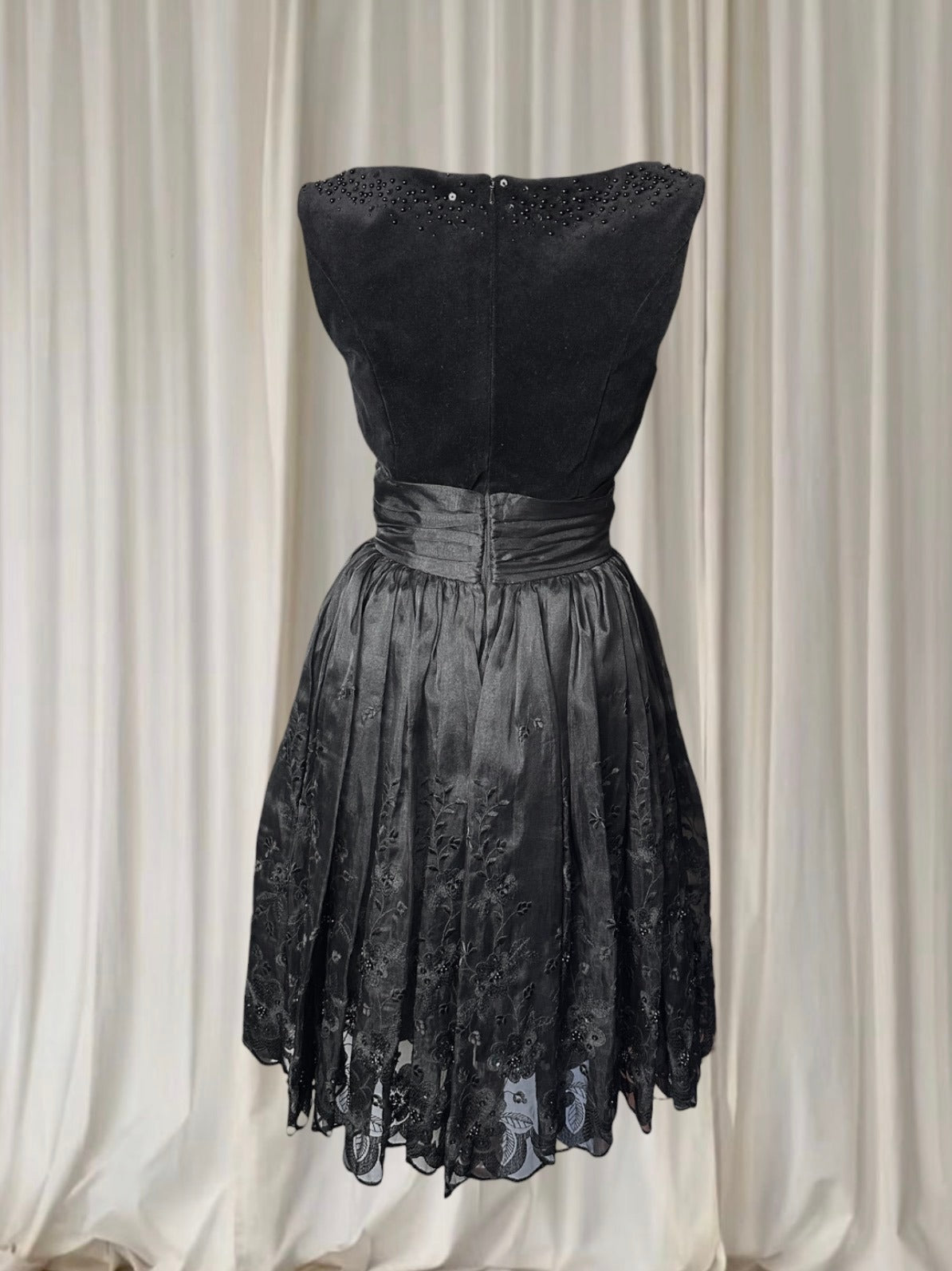 1960s Jacqueline Hogan Velvet Cocktail Dress - Vintage Black Beaded XS - Image 6