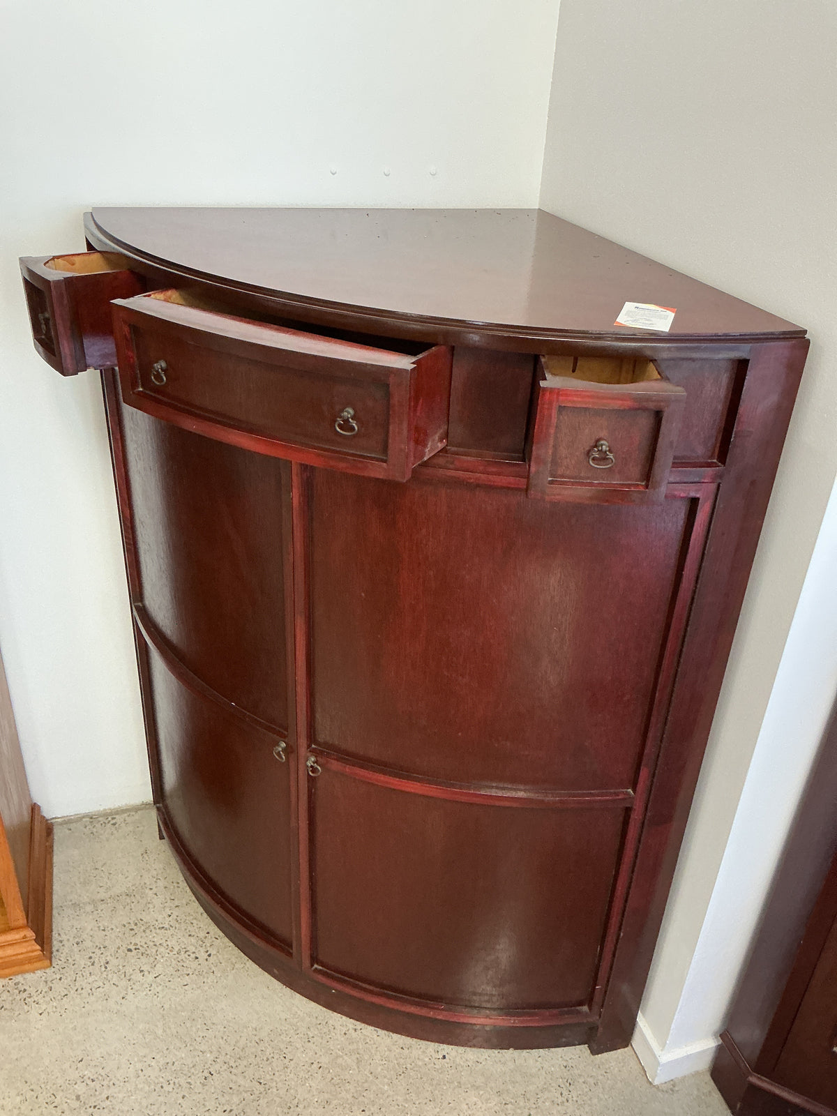 Corner storage unit
