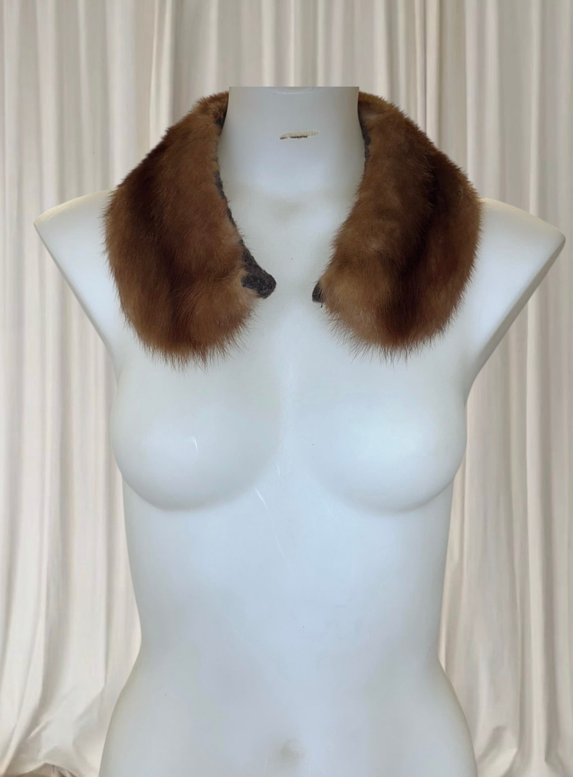 Genuine Fur Collar – Luxurious Detachable Winter Coat Accessory