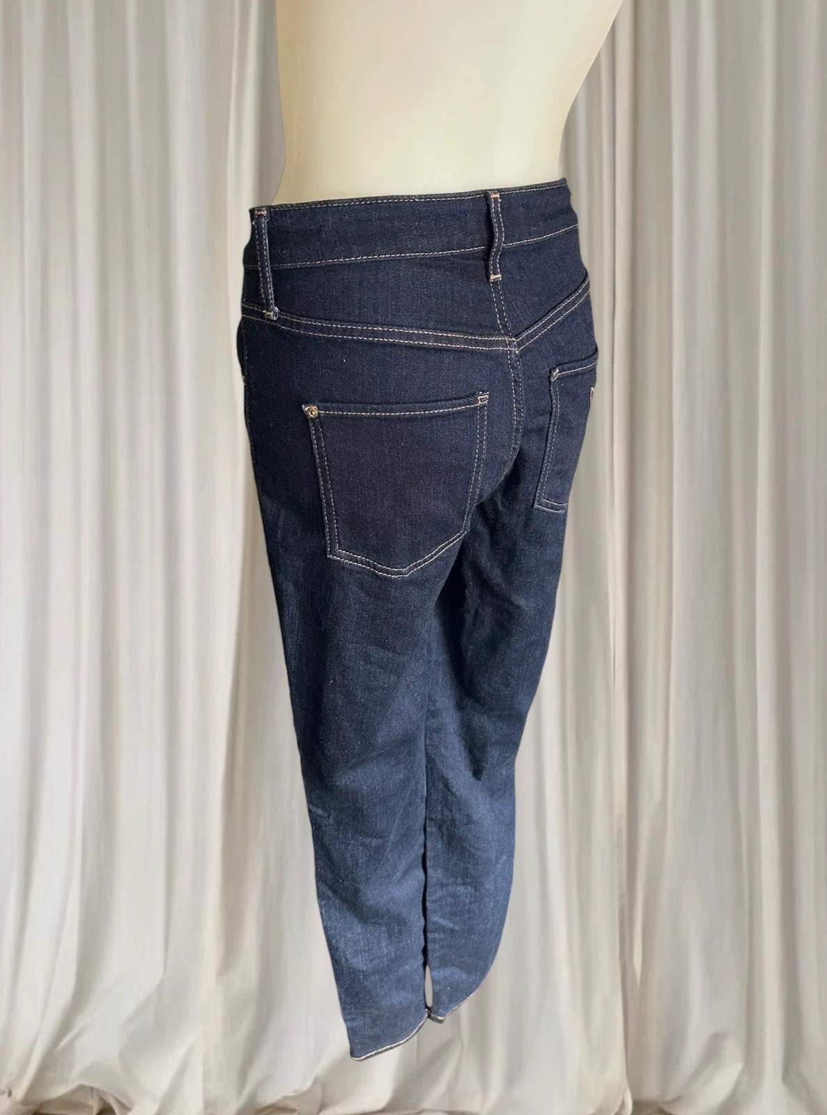 Guess Dark Wash Denim Jeans - Vintage Classic Fit - Image 3