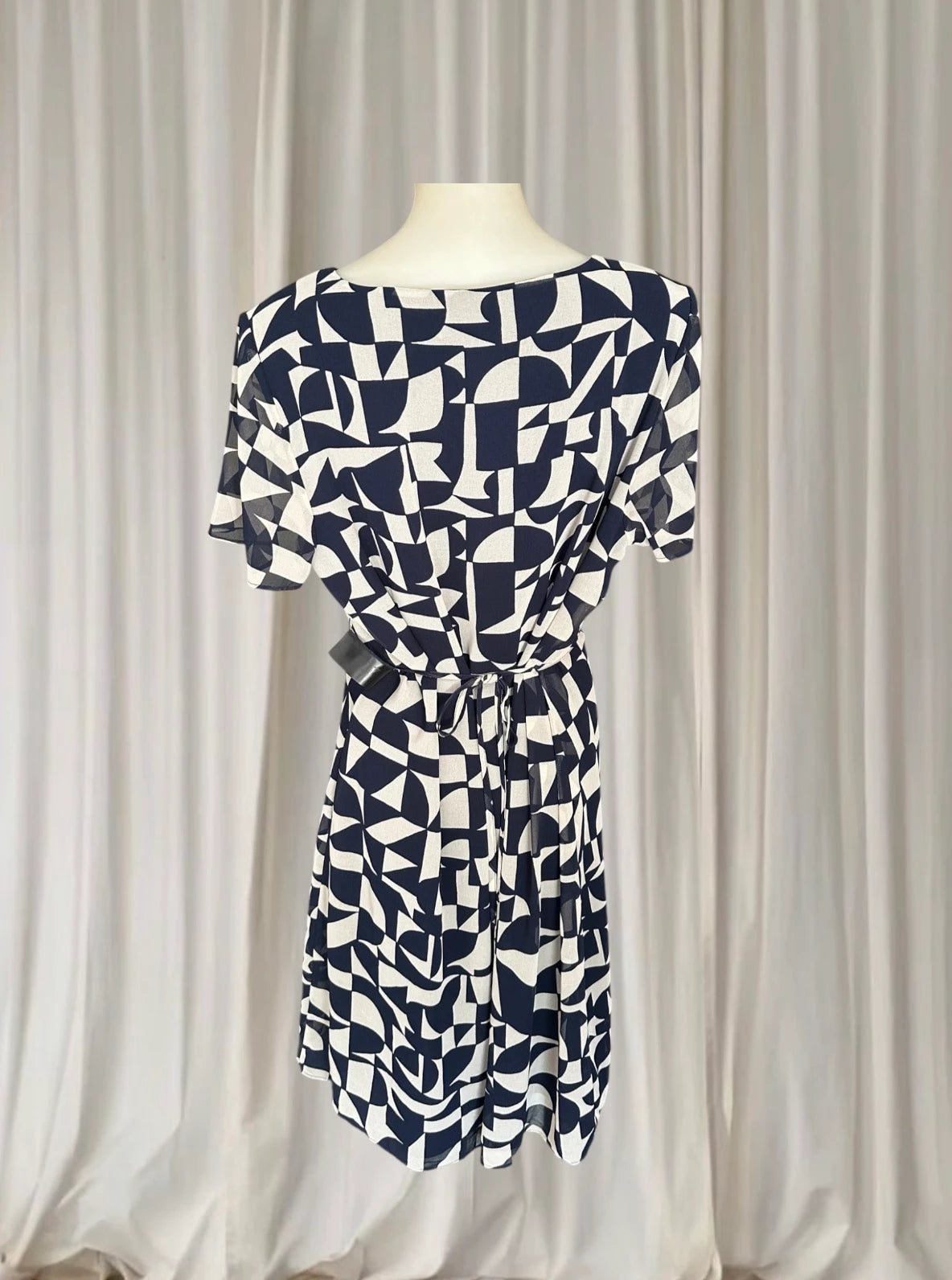 Jacqui E Wrap Dress - Blue Geometric Print Size 16 - Image 4