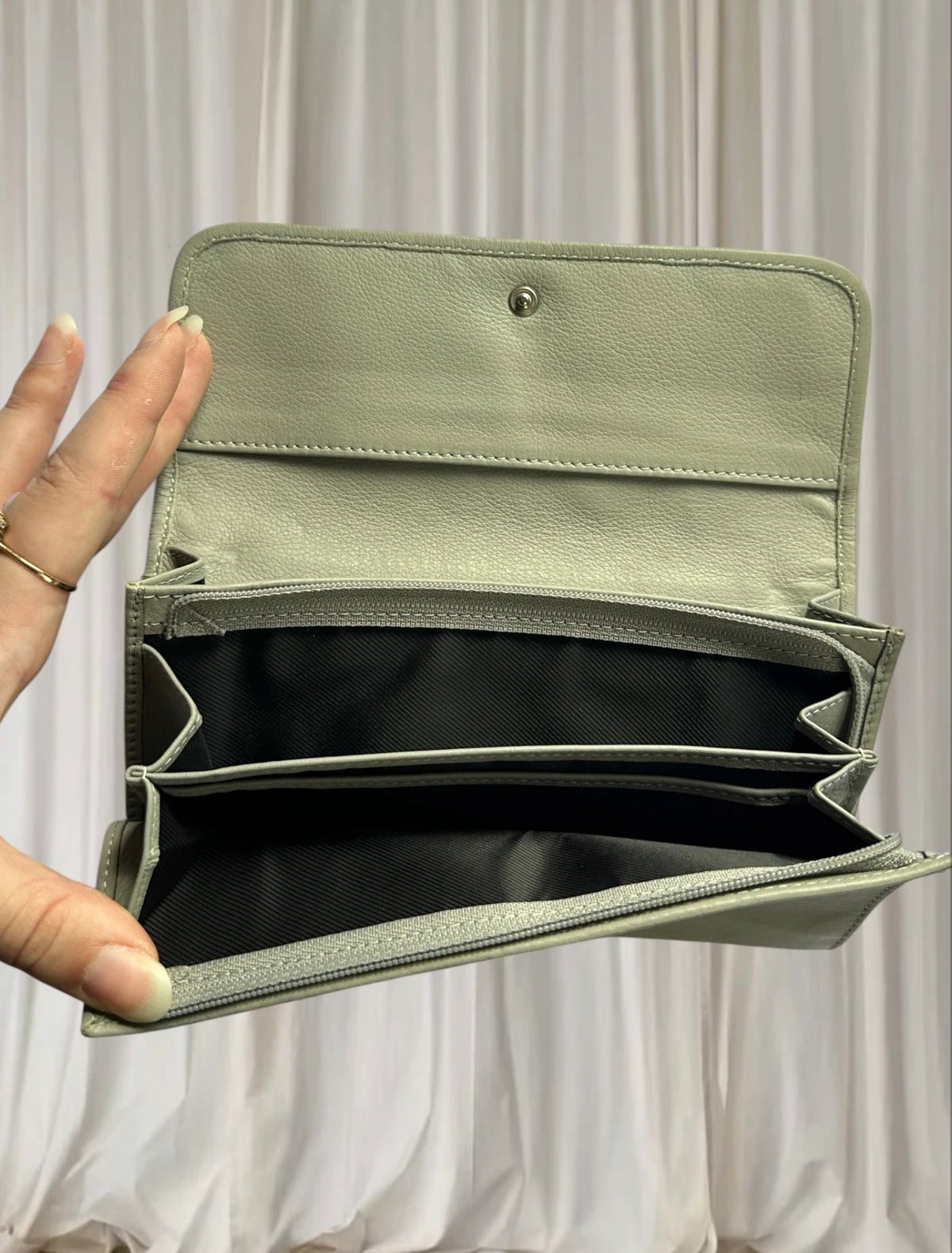 Lupo Leather Wallet - Elegant Beige Designer Card Organizer - Image 4