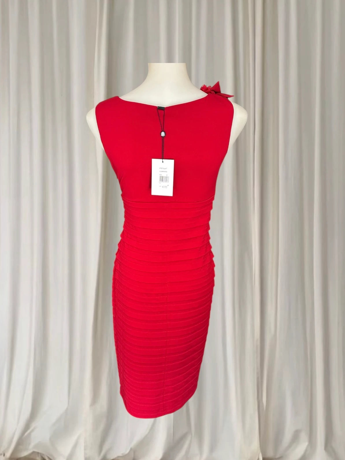 Montique Vintage Cocktail Dress - Elegant Red Bodycon Silhouette - Image 4