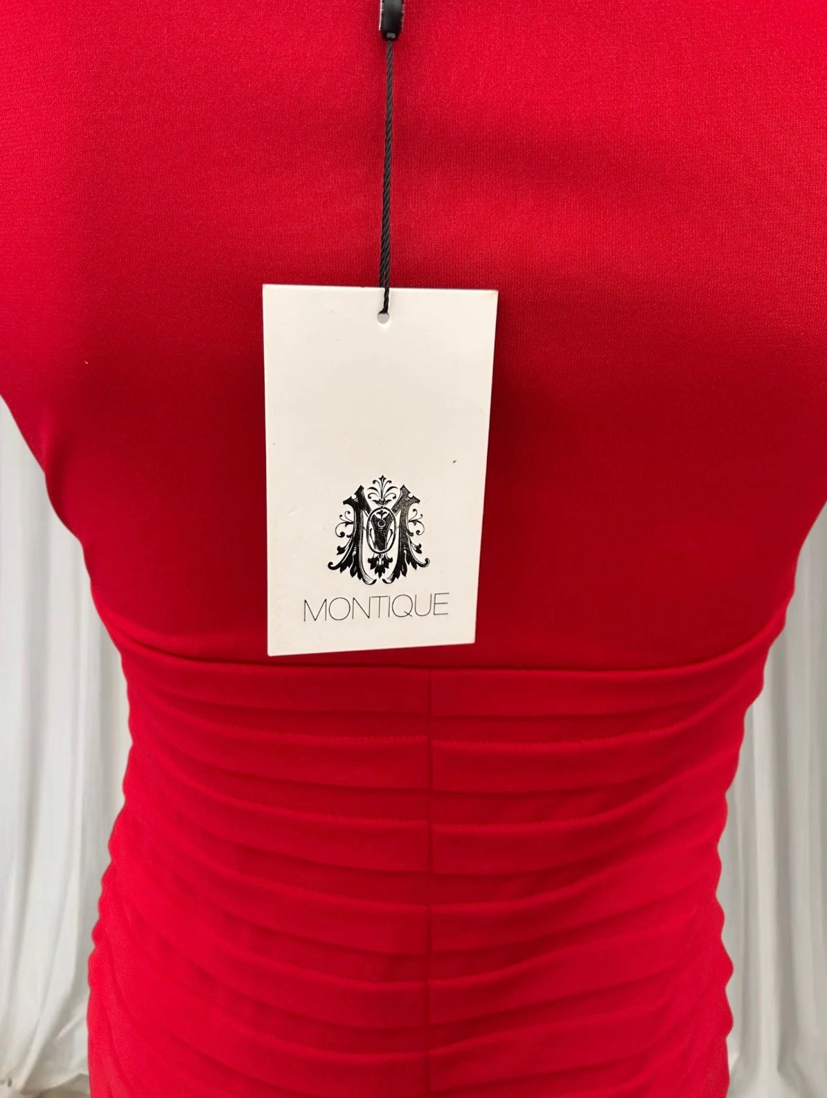 Montique Vintage Cocktail Dress - Elegant Red Bodycon Silhouette - Image 7