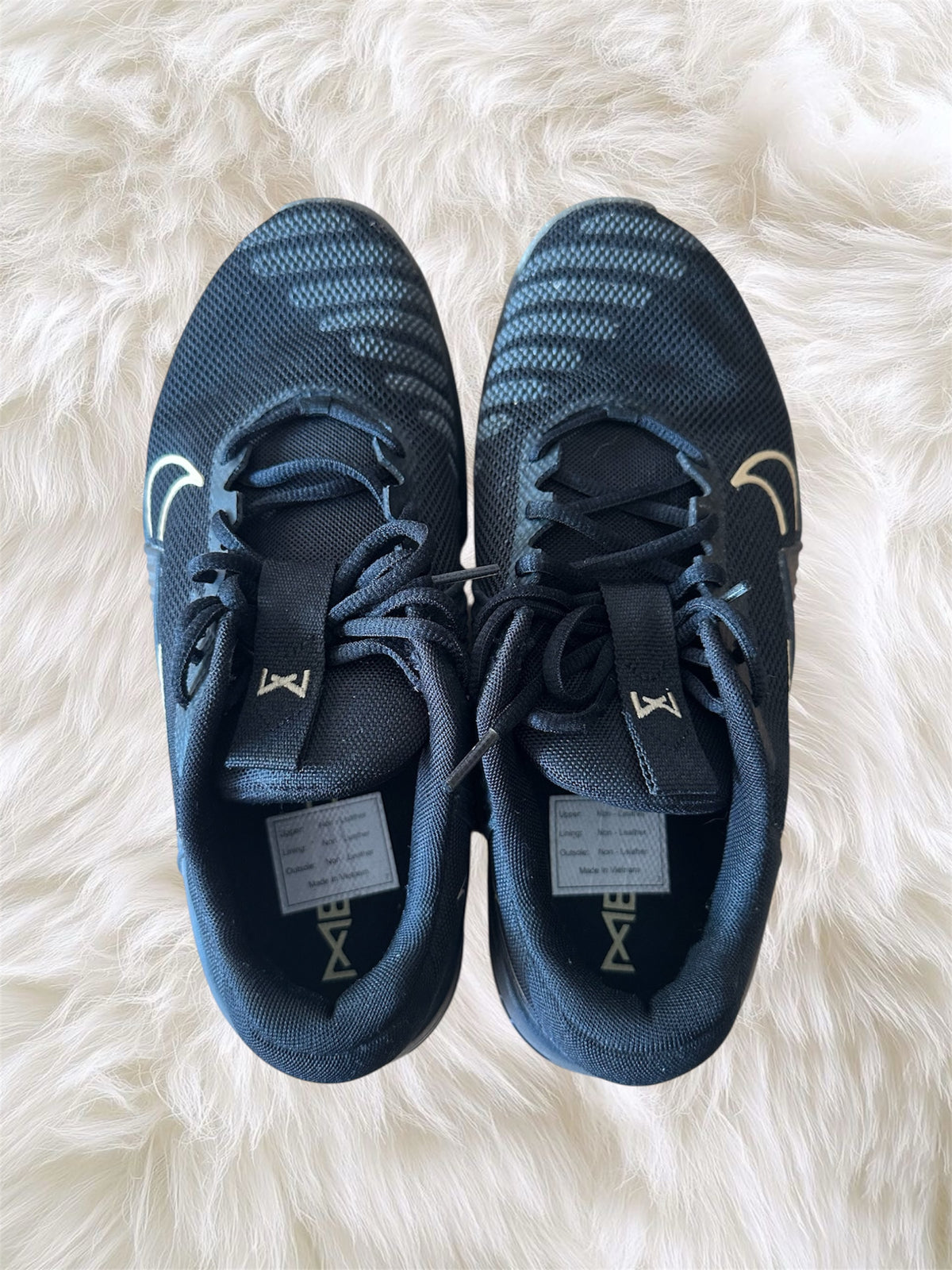 Nike Men's Black and Gold Trainers