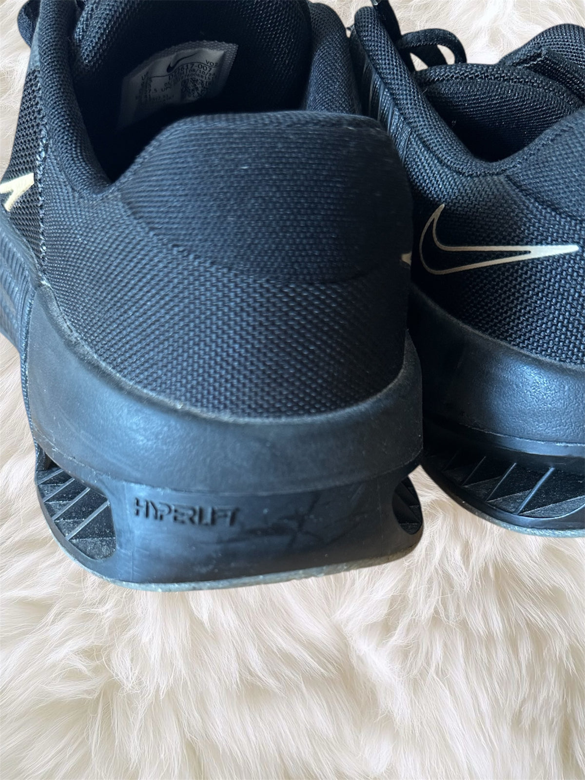 Nike Men's Black and Gold Trainers