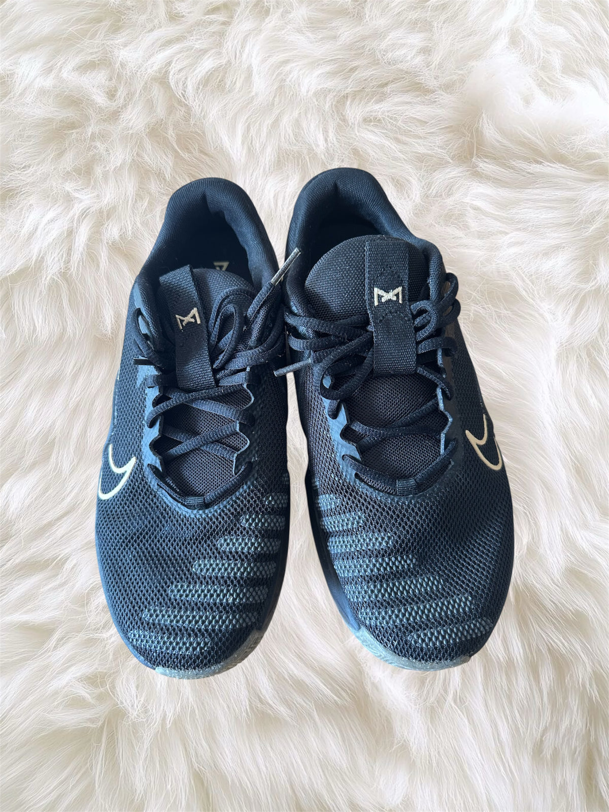 Nike Men's Black and Gold Trainers