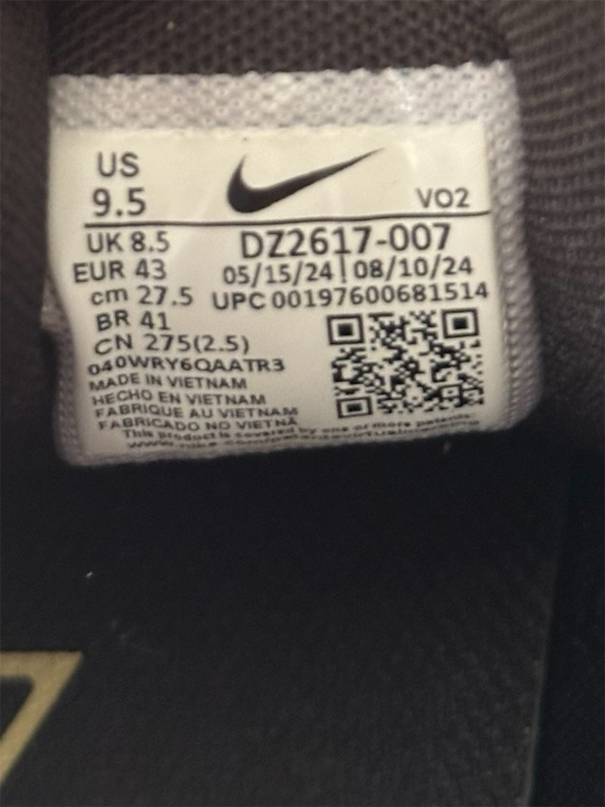 Nike Men's Black and Gold Trainers
