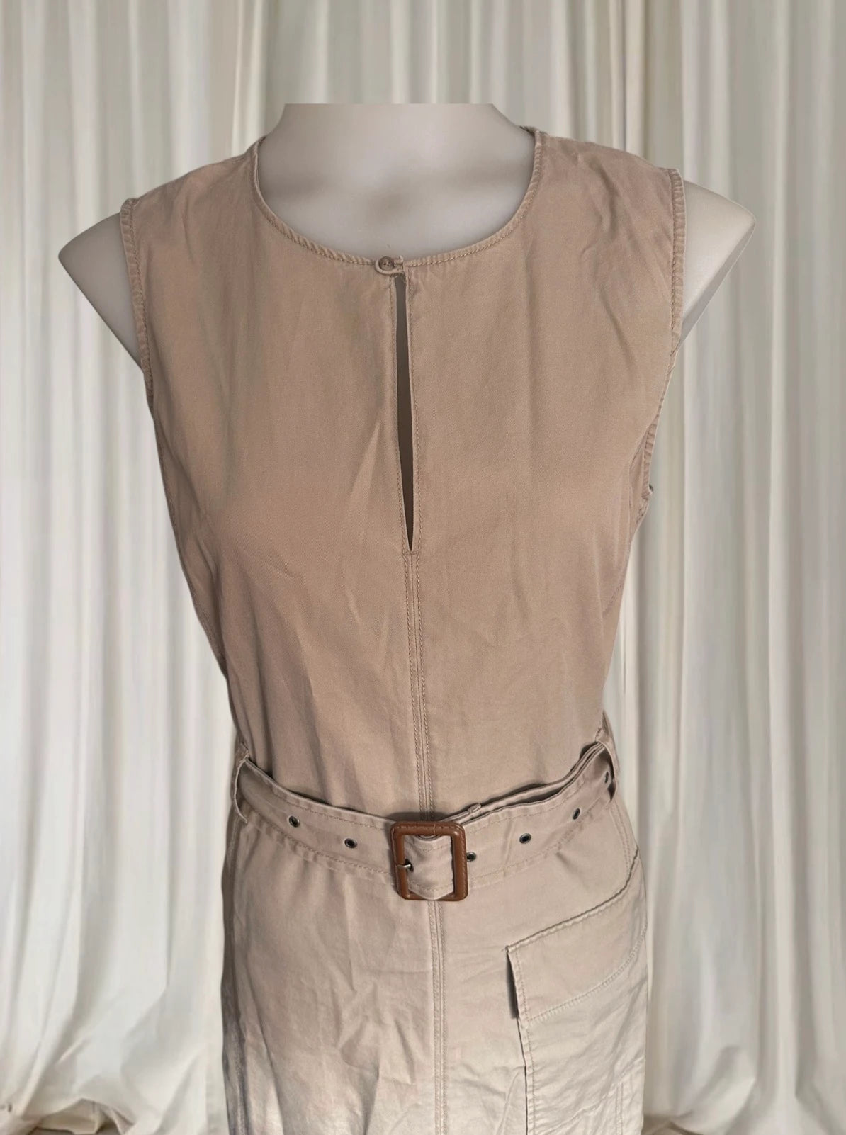 Polo Ralph Lauren Sleeveless Dress - Classic Beige Knee-Length Silhouette - Image 3
