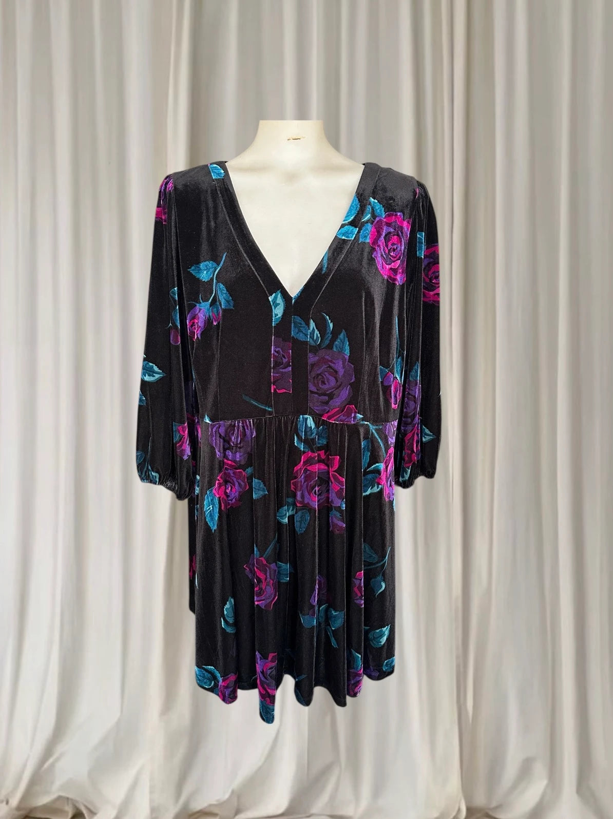 Taking Shape Floral Velvet Dress - Golden Elixir Black Midi - Image 1
