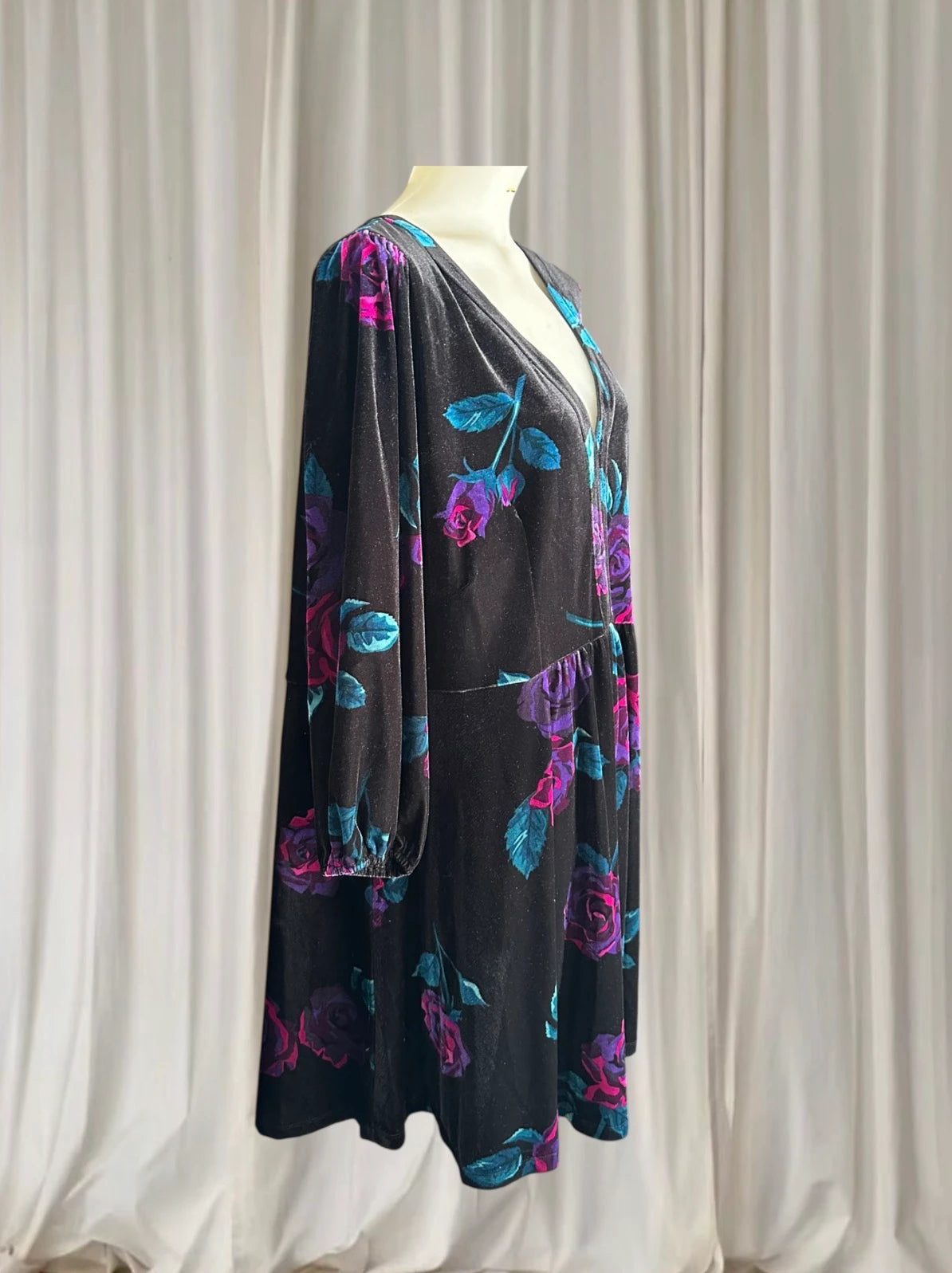 Taking Shape Floral Velvet Dress - Golden Elixir Black Midi - Image 4