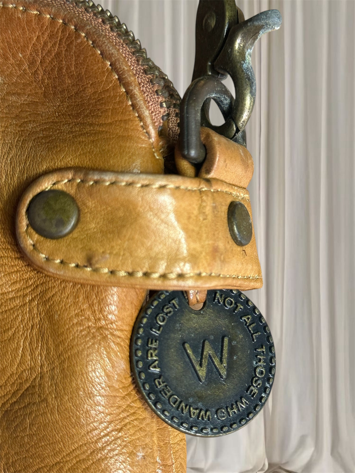 THE WANDERERS TRAVEL CO Tan Brown Leather Crossbody Shoulder Bag Handbag.