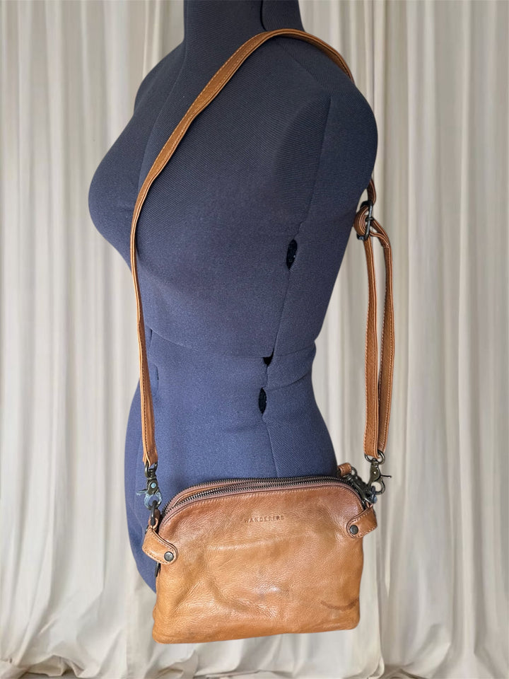 THE WANDERERS TRAVEL CO Tan Brown Leather Crossbody Shoulder Bag Handbag.