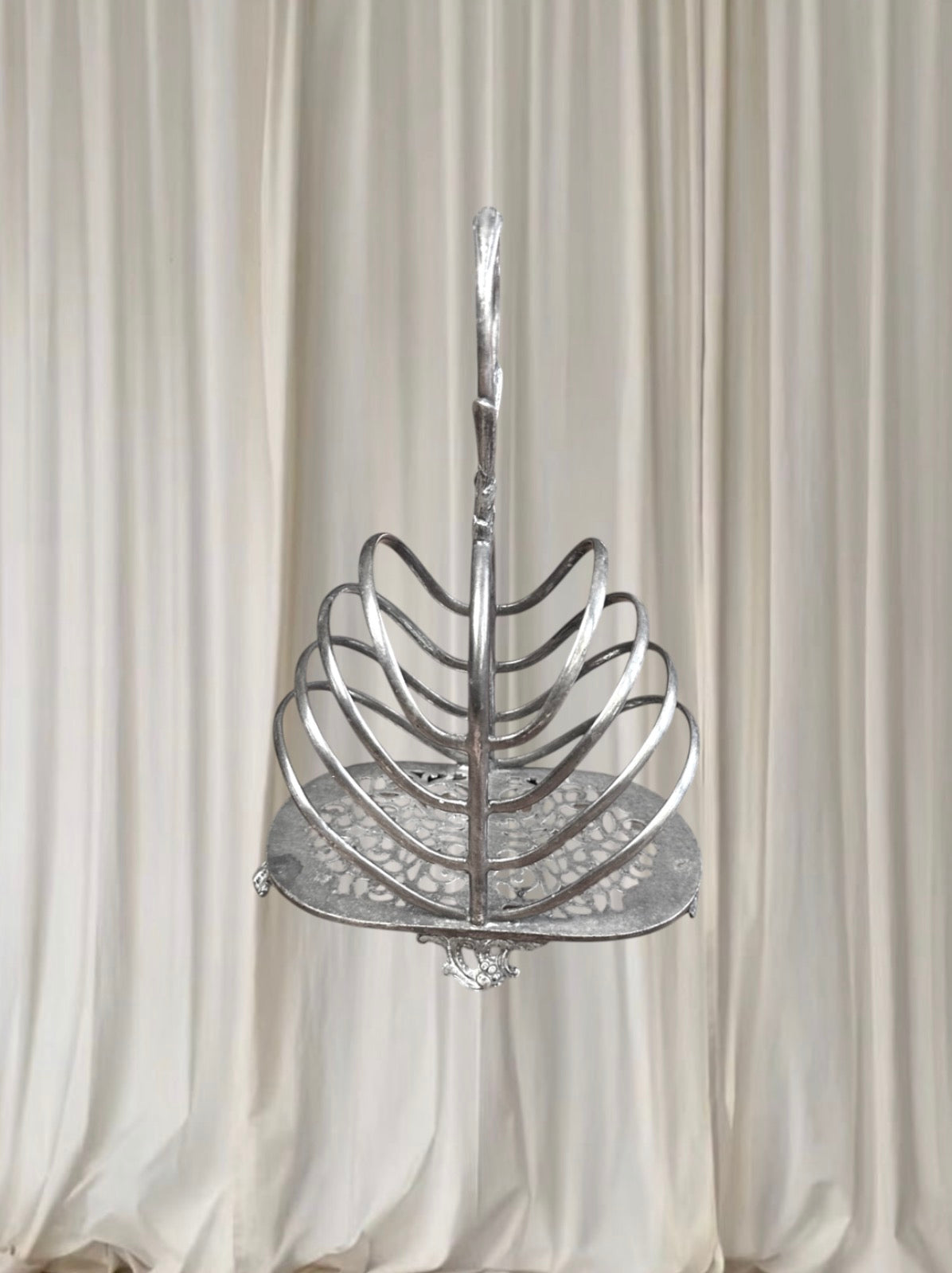 Antique Victorian/Edwardian Walker and Hall Sheffield Rib Cage Toast Holder